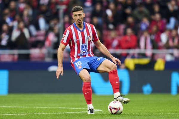 Each team: Lenglet hopes to decide the future before the Club World Cup and has arrived in Barcelona to meet